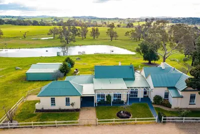 Image de Mollison Park Farm - Welcome to our family farm Mollison Park, we greatly hope you enjoy your stay, and to help on that front we offer some tips and advice.
