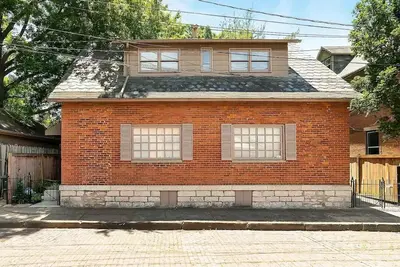 Image de Enjoy your stay in this cozy, newly renovated condo in the heart of German Village