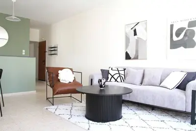 Image de Tranquil & Charming Apt near Hayarkon Park by FeelHome