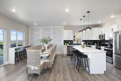 Image de Indoor - Outdoor Pools! Lazy River! Lux Lake Views! Fire Pit! Hot Tub!