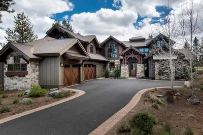 Image de Golf Course Retreat with Hot Tub, Patio & Ping Pong