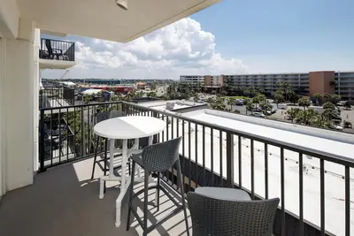 Image de Sea Oats 611 2/2, Partial View, Gulf Front Complex🏖️Beach Service included, New