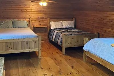 Image de Moose Cabin - Lakeside Cabin! Come check us out any season