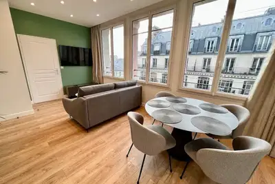 Image de Appartement de Charme au Cœur de Paris - Rénové avec Élégance