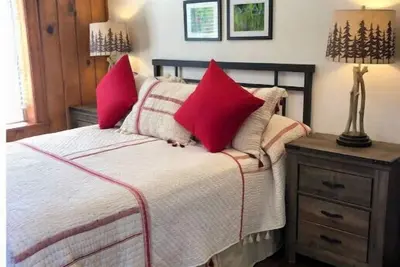 Image de New - Charming Red Cabin near Yosemite<br>