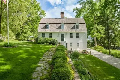 Image de Historic John Burrows House in Downtown Mystic