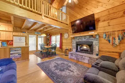 Image de Cabin w/ Hot Tub + Fishing Pond in Del Rio!