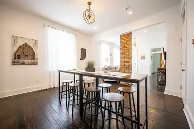 Image de Union Farmhouse - Dwtn Indy 2br Bungalow- Minutes from Lucas Oil Stadium