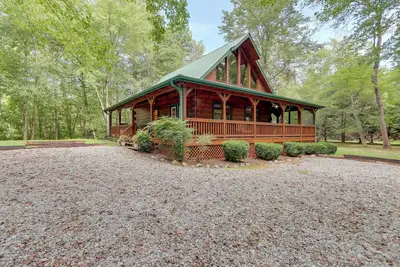 Image de Blue Ridge Cabin Rental w/ Hot Tub & Creek Access!