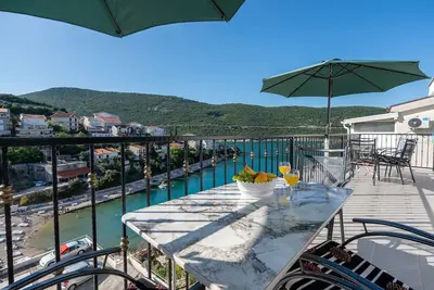 Image de Apartments Budeš - Studio Apartment with a Terrace and Sea View A3