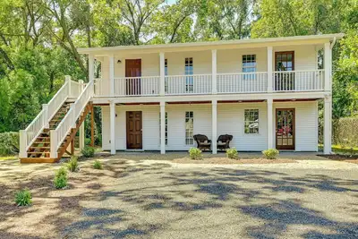Image de Charming Apartment in Downtown Georgetown!