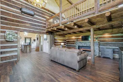 Bedford Cabin w/ Porch, 5 Mi to Historic District!