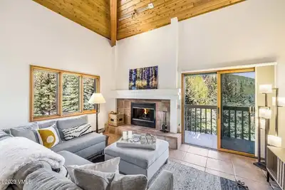 Image de Ski In/out with Hot Tub! Penthouse, Walk to Ski School & Restaurants! Bc Village