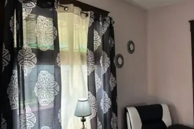 Image de Cozy home away from home. Located in Steubenville.