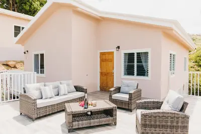 Image de Cozy accommodations in a great location.
