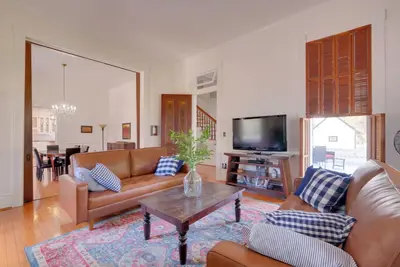Image de Wfh Friendly: Abode w/ Balcony in Columbus!