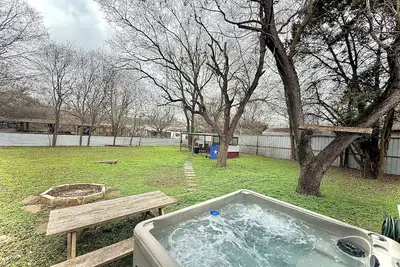 Image de Cozy renovated Canyon Lake House. Guadalupe River Retreat. Hot Tub!