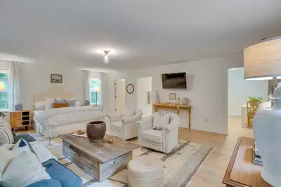 Image de Idyllic Cave Spring Studio w/ Patio & Fire Pit!