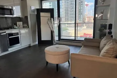 Image de 1bd Condo with Skyline Views - Flexible Check-Out