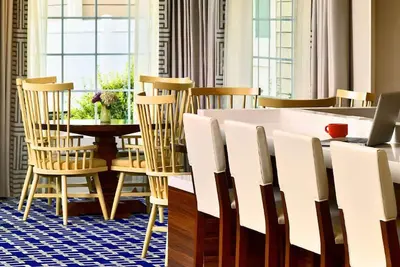 Image de Prime Location! Stay in Princeton! Enjoy Outdoor Pool and Free Breakfast!