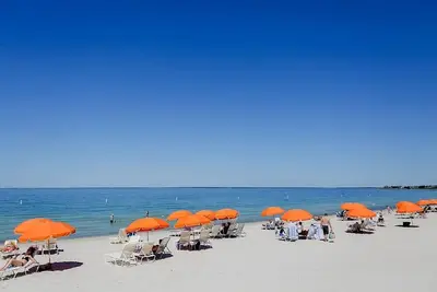 Image de Amazing Vistas from Wings Neck Lighthouse! 3 Units, Free Parking, Swimming Pool!