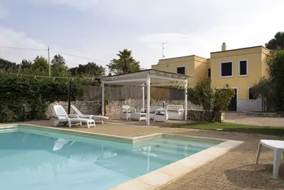 Image de Villa 'Arisa with Pool' avec piscine partagée, Wi-Fi et climatisation