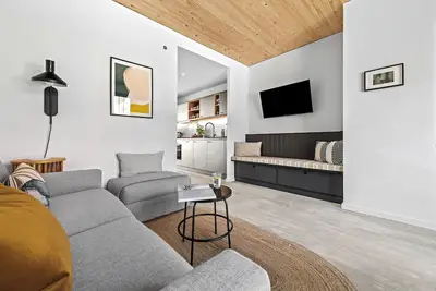 Image de Cozy modern vacation apartment in the cottage style.