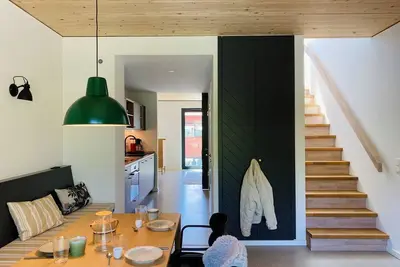 Image de Modern duplex apartment with rooftop terrace.