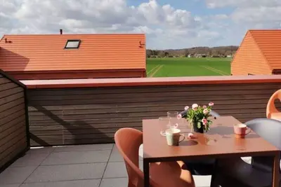 Image de Modern two-story apartment with rooftop terrace.
