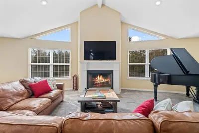 Image de Aidan's Mountainside Manor: Serene, Spacious Elegance near Adventure