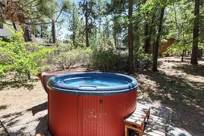 Image de Walk to Slopes! Hot Tub, Adorable Cabin, Game Room, Fire pit! Romantic!