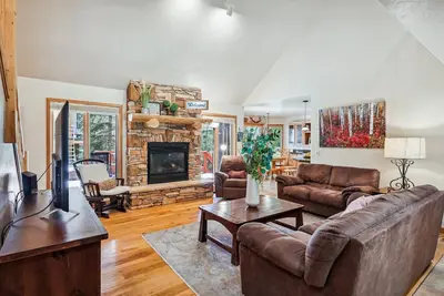 Image de Legend Lake Lookout: Large Silverthorne Home - Private Hot Tub.