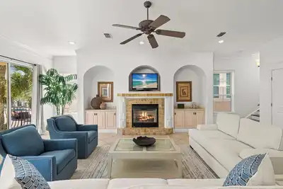 Image de Renovated! Private Beach, Resort Pool & Hot Tub