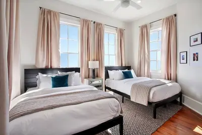 Image de Sunny, Historic Home | Uptown, near Fq
