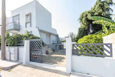Image de Detached apartment surrounded by greenery, in the quietness a stone's throw from the center