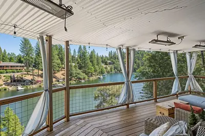 Image de Water's Edge - Gorgeous Water Views! by Yosemite Region Resorts