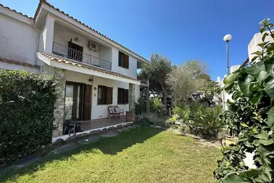 Image de Small villa with garden 10 minutes from the beach, equipped with all amenities.