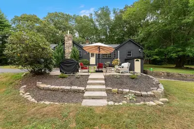 Image de Peaceful Oasis minutes to T. F. Green International Airport, Main Street & more