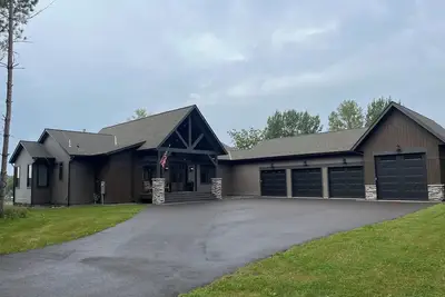 Image de Lakefront Retreat on South Center Lake