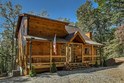 Image de Spacious luxury cabin in private wooded setting 5 mins from downtown Blue Ridge