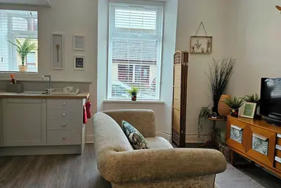 Image de The Ferns - Shared Garden Apartment With Parking.