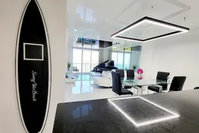 Image de Luxury Beach & City View Condo 5 min walk to beach
