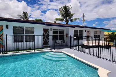 Image de Spacious & Beachy House, Private patios & Pool. Near Ft. Lauderdale Beach!