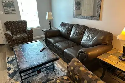 Image de Stylish 1br Condo with Pool - Medical Center Area