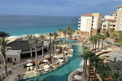 Image de Grand Solmar Land's End 5 Diamond Resort - Master Bedroom w/ Golf