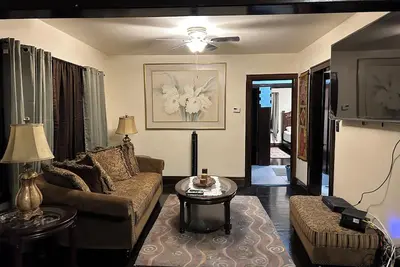 Image de Eagles nest cozy quiet location 15 min drive to downtown area