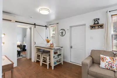 Image de Warm Villa 1 block from Mary Washington Campus<br>