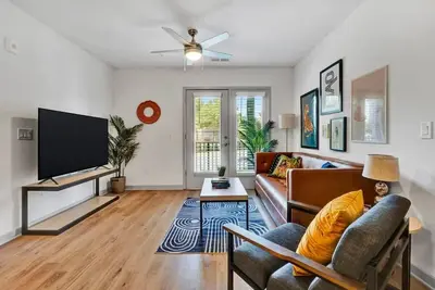 Image de Lakefront Haven with Pool – 5 Minutes to College Avenue!