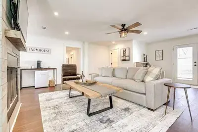 Image de 2 Br Highland House of Historic Dwtn Franklin