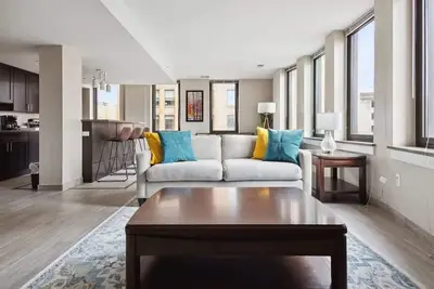 Image de 2br Downtown Luxury Getaway